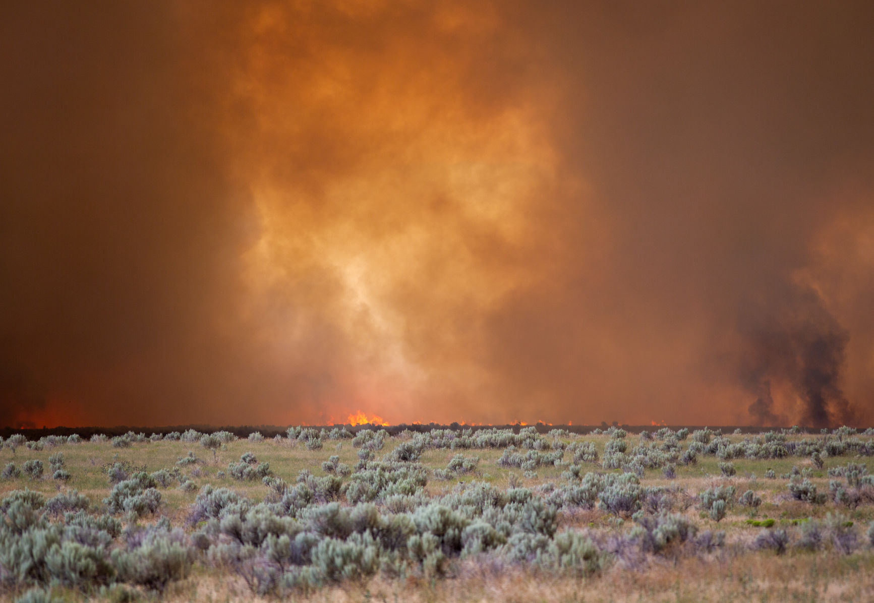 Wildfire burns near Declo